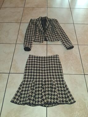 Betsey Johnson Black and Cream Houndstooth Two-Piece Skirt Set Jacket 8 Skirt 6